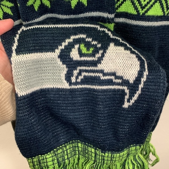 Seattle Seahawks NFL Licensed Winter Knit Scarf Size One Size - Picture 2 of 3